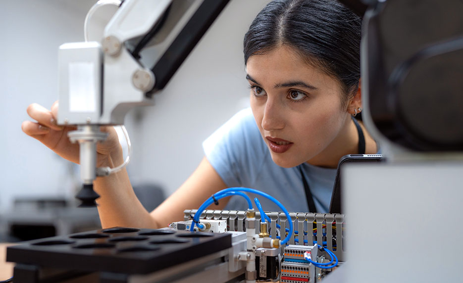 Robot Repair Oculus Lab Online Robotics Technician With VR